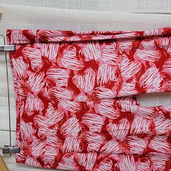 LuLaRoe Red and Pink Heart Leggings Tall and Curvy - Picture 2 of 6